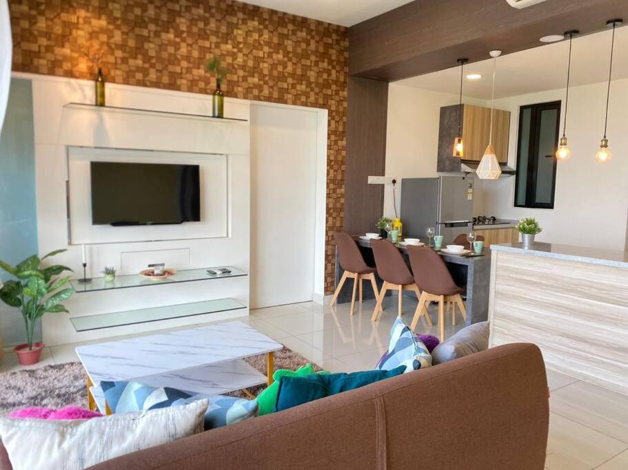 Southkey Mosaic Cozy Netflix 1-4 Pax Apartemen *