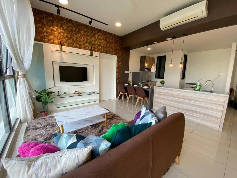 Southkey Mosaic Cozy Netflix 1-4 Pax Johor Bahru